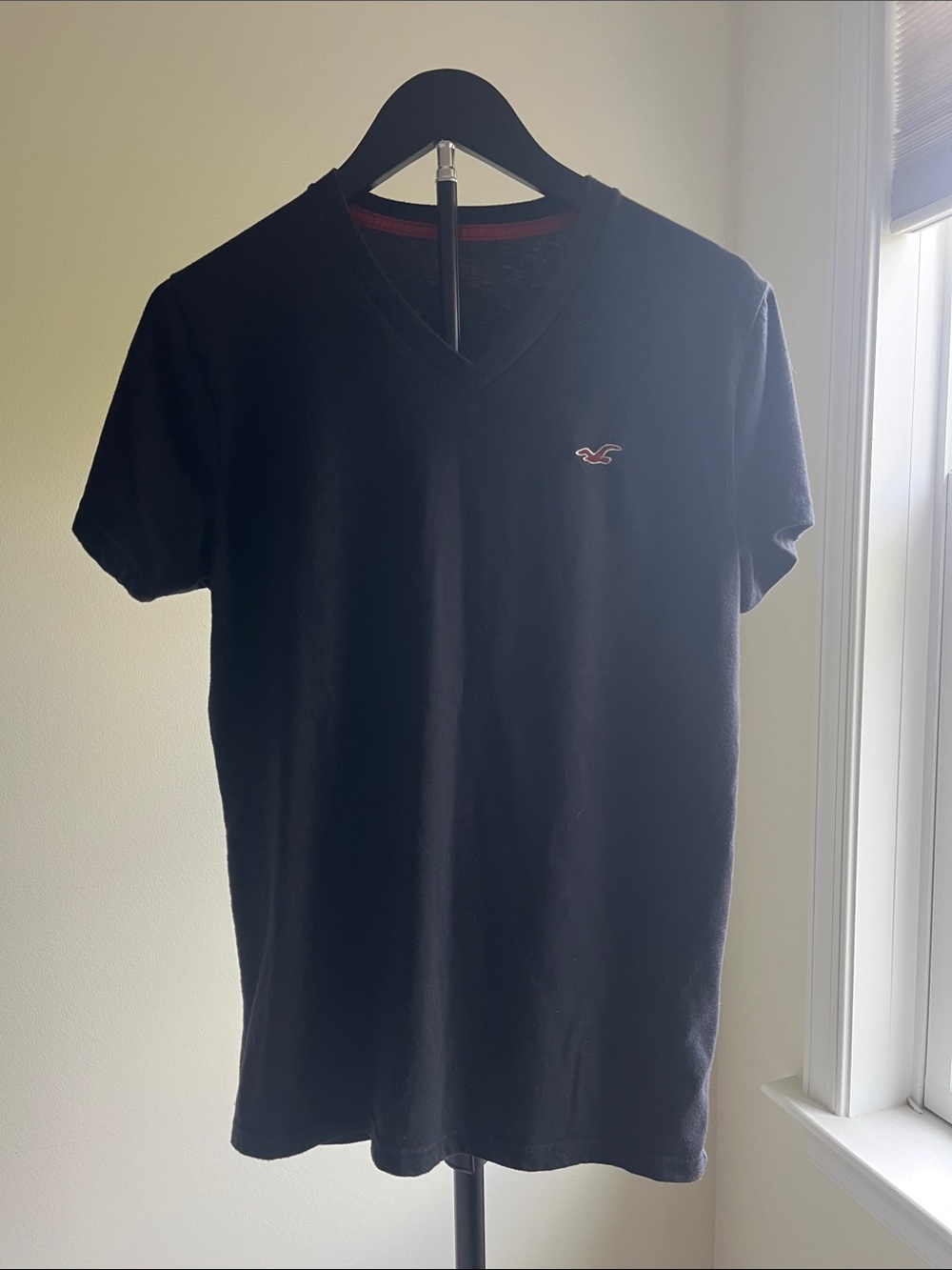 Hollister Men's V-Neck Tee in Black with Small Logo